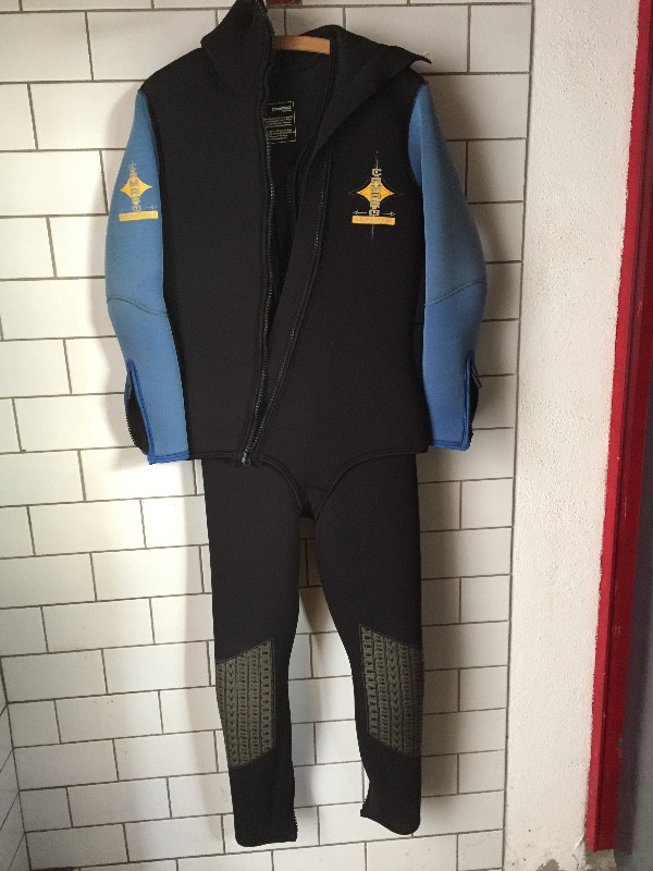 Dive Suit Diving suits from diving school dissolution to give away cheaply
