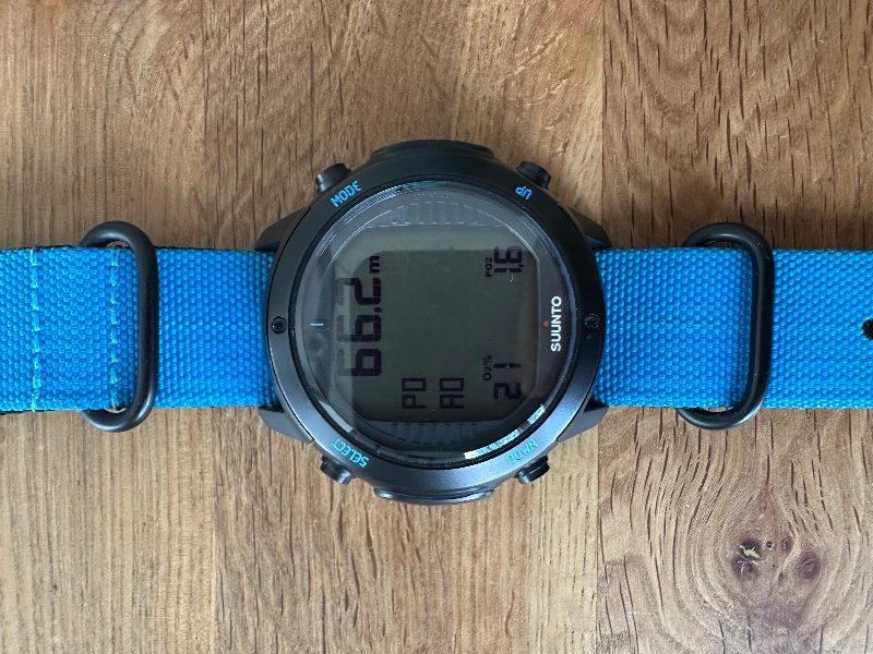 Tauchcomputer/Uhr Suunto D6i Novo Zulu Instructor sehr gut erhalten 