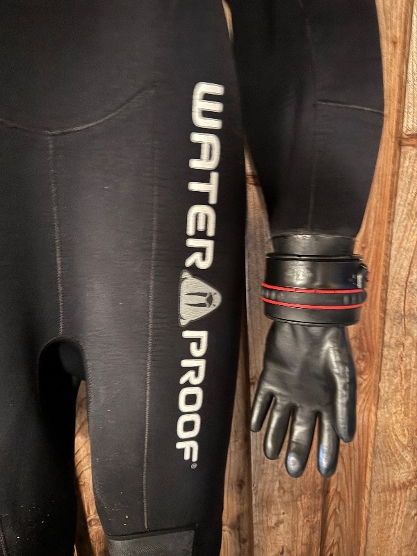 Dive Suit Waterproof D70sc in ML with glove system