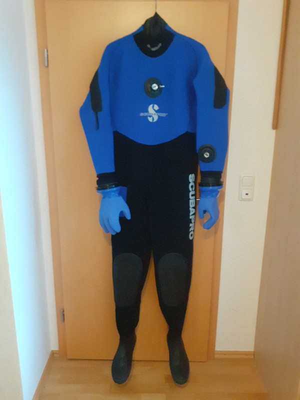 Dive Suit Scubapro Drysuit, size L, glove system