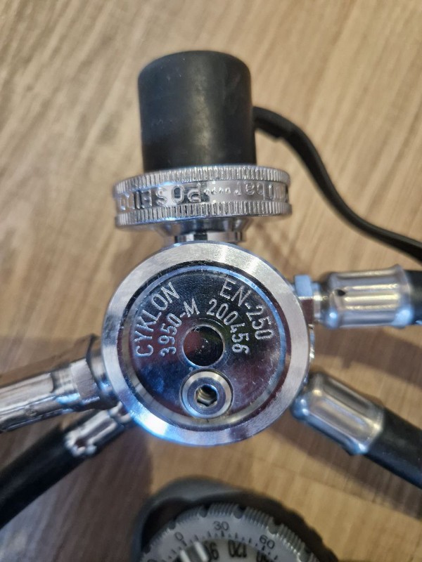 Regulator Poseidon Cyklon 5000 Regulator (DIN, Metal 2nd Stages, Octopus) + SuuntoConsole (SM-16 Depth Gauge + Pressure Gauge) + SK-8 Compass