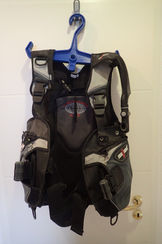 BCD/Vest SeaQuest Latidue XLT, lead-integrated with Apeksvest vending machine