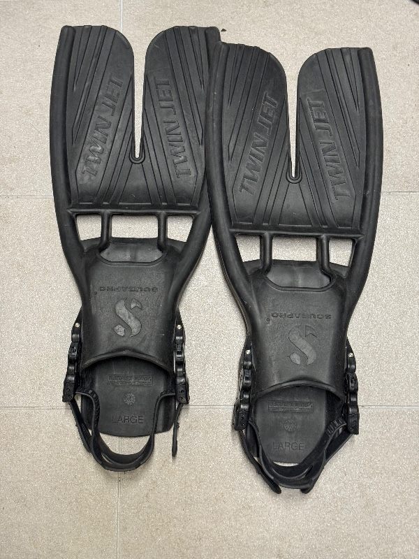 Basic Equipment Scubapro TwinJet fins for drysuit in L