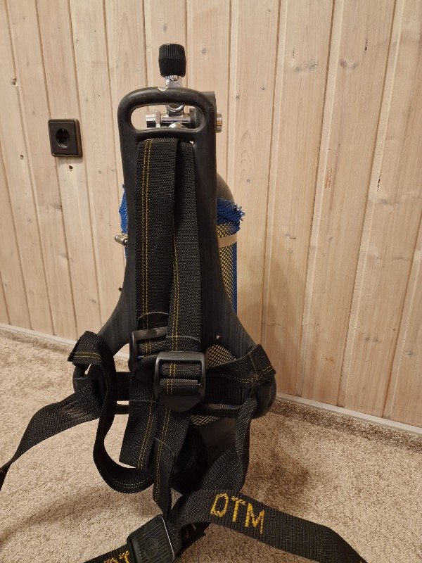 Tauchflasche/Blei Tauchflasche 11.1 (?) l. Alu mit Tragesystem und Reserveschaltung 100€