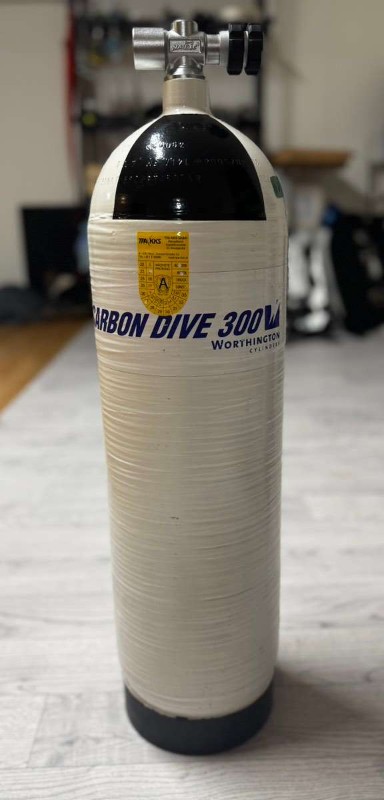 Tanks/Weight CARBONDIVE 300