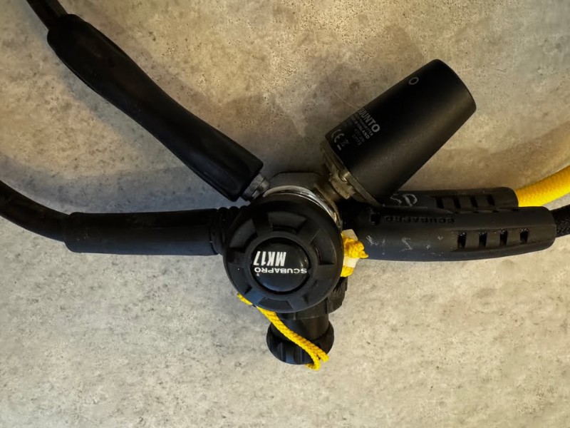 Reise ScubaPro MK17 with ScubaPro R395 Second stage and R285 Octopus PLUS EXTRAS