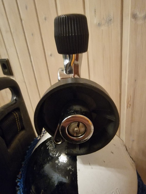 Tauchflasche/Blei Tauchflasche 11.1 (?) l. Alu mit Tragesystem und Reserveschaltung 100€