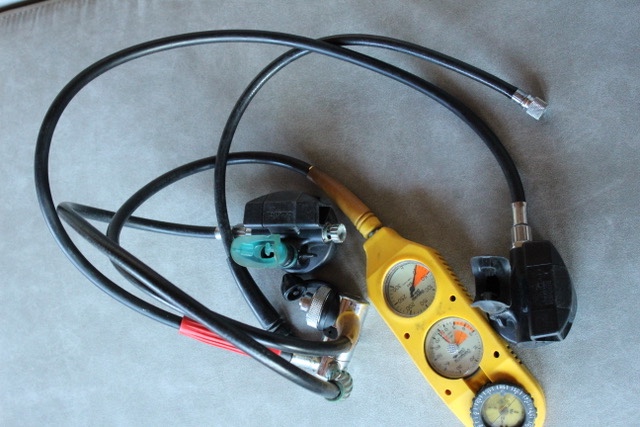 Miscellaneous MB Sub photo lamp with swivel light and support for digital underwater camera body
