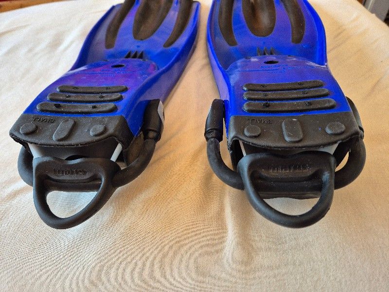 Basic Equipment NEW MARES SUPERCHANNEL Diver & Snorkel Fins Size S 37-41, with Mares Bungee Straps