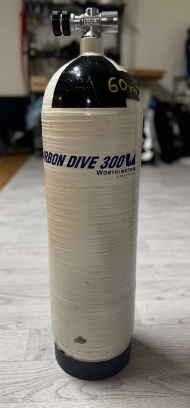 Tanks/Weight CARBONDIVE 300