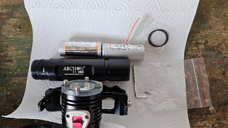 Dive Light Dive Torch with Goodman Handle and Tank, Archon WH32