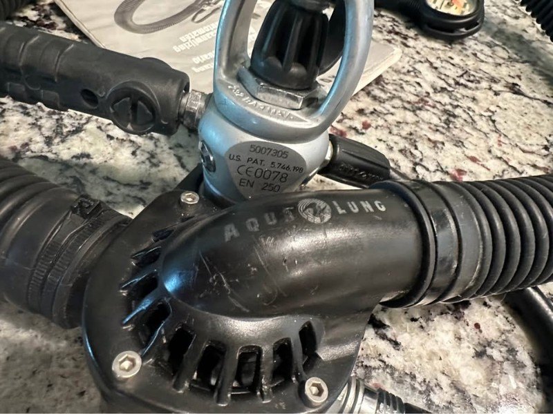 Basic Equipment Aqua Lung Mistral