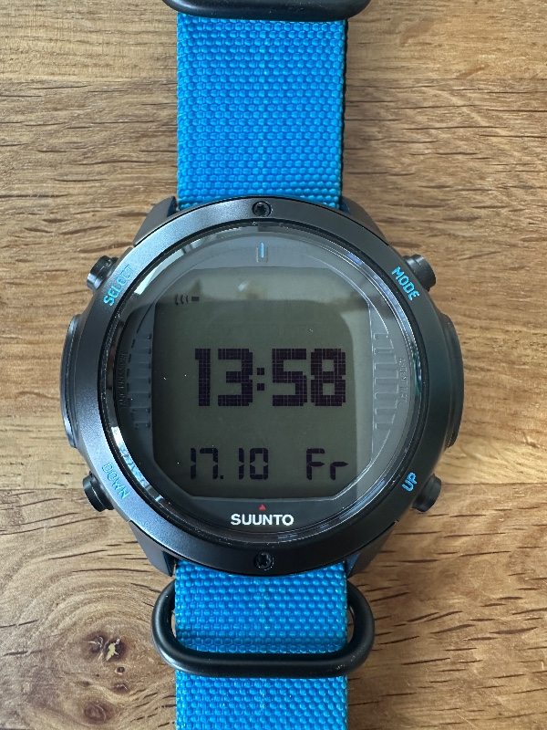 Tauchcomputer/Uhr Suunto D6i Novo Zulu Instructor sehr gut erhalten 
