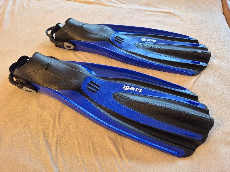 Basic Equipment NEW MARES SUPERCHANNEL Diver & Snorkel Fins Size S 37-41, with Mares Bungee Straps