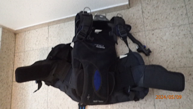 BCD/Vest SeaQuest ProQD Unlimited diving jacket size M/L with double device harness was only used in fresh water, last time in Lake Friedberg. with padded back pad many closesbare pockets 3 holes