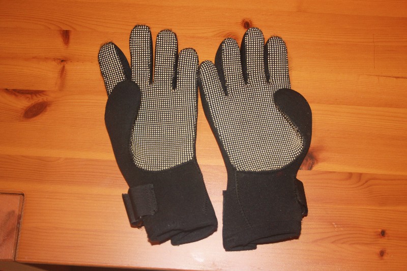 Tauchanzug Top gebrauchter halbtrockener Tauchanzug 7mm, Gr. 48 mit Füßlingen und Handschuhen, Gr. M