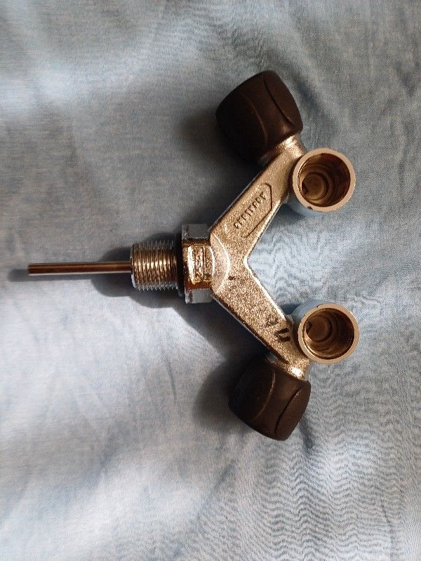Tanks/Weight Offer Double Valve