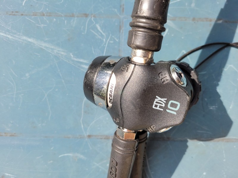 Atemregler Oceanic Eos mit Octopus Slimline und 1. Stufe FDX 10 und Inflatorschlauch.