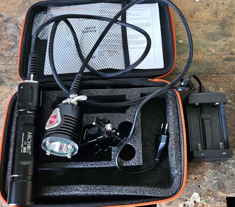 Dive Light Dive Torch with Goodman Handle and Tank, Archon WH32