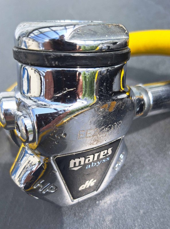Regulator Mares MR 22 Abyss 1st and 2nd level yellow