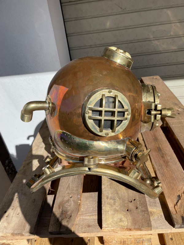 Miscellaneous Beautiful diving helmet made of copper/brass