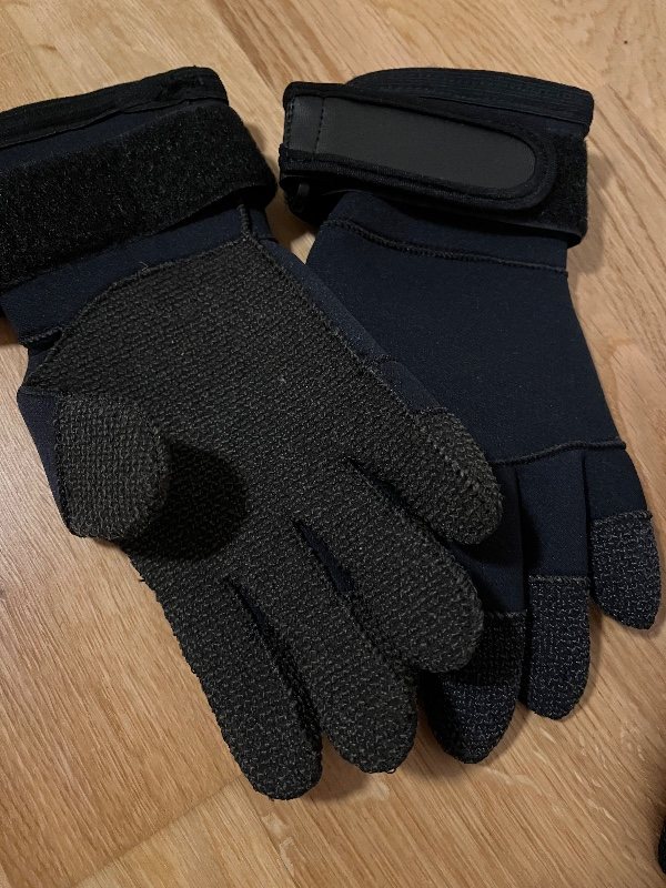Tauchausrüstung 2 Paar Handschuhe S und M