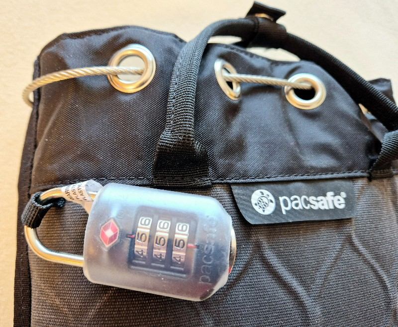 Verschiedenes NEUER Pacsafe Travelsafe 5L GII Diebstahlschutz Reisesafe mobiler Safe Tresor zum Mitnehmen TSA-Schloß