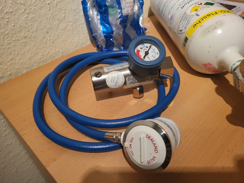 Verschiedenes Sauerstoff Notfallkoffer 2l Flasche Automat CF/DV und Masken