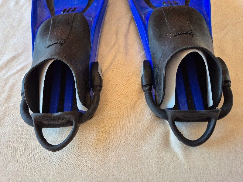 Basic Equipment NEW MARES SUPERCHANNEL Diver & Snorkel Fins Size S 37-41, with Mares Bungee Straps