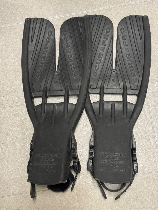 Basic Equipment Scubapro TwinJet fins for drysuit in L