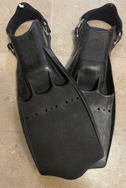 Tauchausrüstung Divesystem Tecfins. Vollgummiflossen schwer in Schwarz. Gr. LXL 