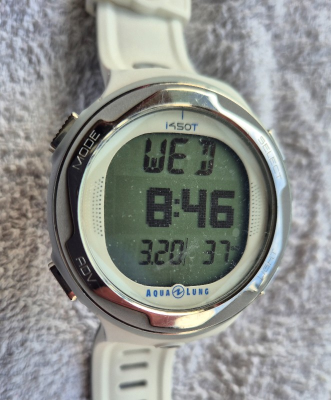 Tauchcomputer/Uhr 2x SEHR GUTE Aqualung i450T Tauchcomputer / Taucheruhren (1x Blau / Schwarz & 1x Weiß) NITROX, KOMPASS, LUFTINTEGRATION / AI, MIT oder OHNE Sender, DiverLog Software Übertragungskabel, volle Batterien