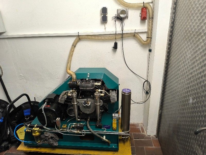 Tauchkompressor Kompressoranlage L&W 260E Compact + Puracon Stationary Pro + Speicherflaschen – guter Zustand, sofort einsatzbereit