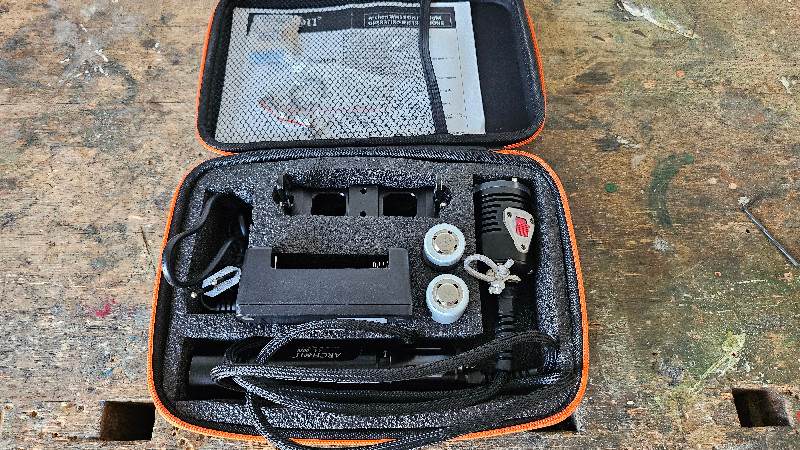 Dive Light Dive Torch with Goodman Handle and Tank, Archon WH32