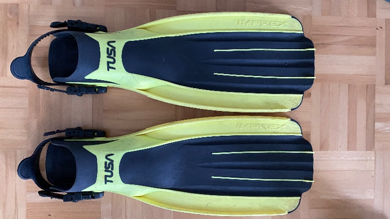 Basic Equipment Device fins TUSA size L with spare strap / Device fins technisub size Gigand XL with spring strabs