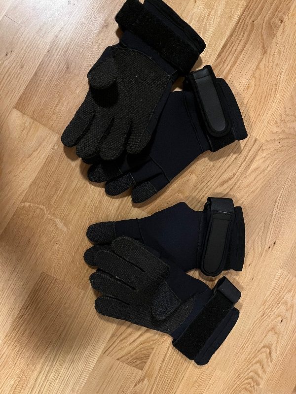 Tauchausrüstung 2 Paar Handschuhe S und M