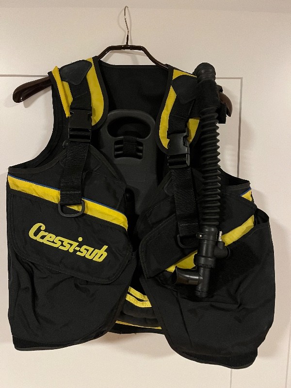 Tarierjacket Jacket schwarz gelb 1 Flasche Cressi sub