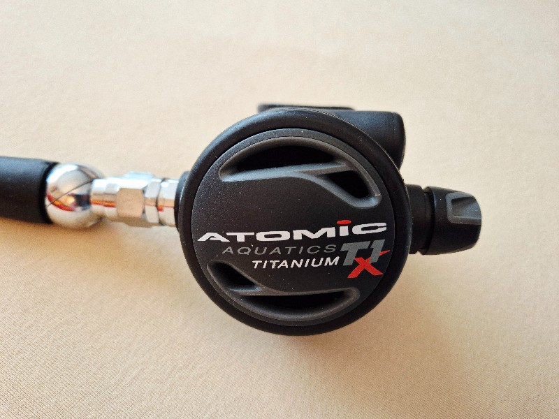Atemregler ABSOLUT NEU-wertiger Atomic T1X Titan Lungenautomat / Atemregler mit gebrauchter Z2 Oktopus