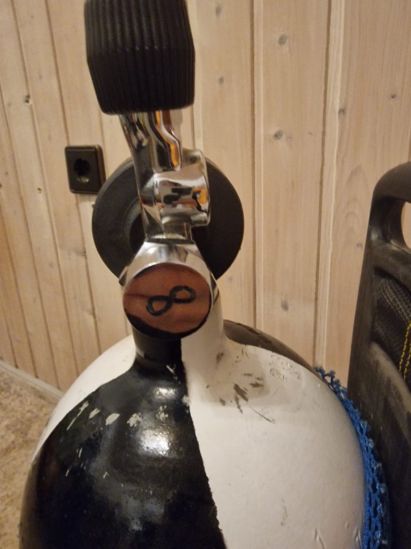 Tauchflasche/Blei Tauchflasche 11.1 (?) l. Alu mit Tragesystem und Reserveschaltung 100€