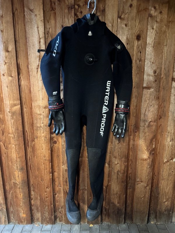 Dive Suit Waterproof D70sc in ML with glove system