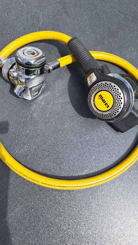 Regulator Mares MR 22 Abyss 1st and 2nd level yellow