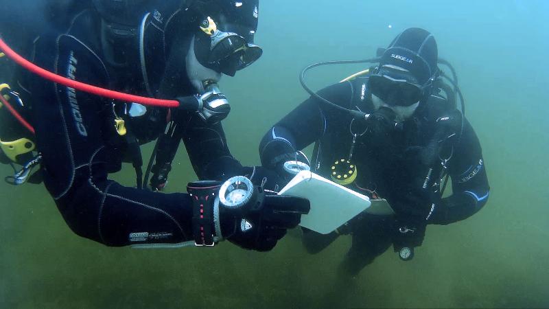 Tauchausrüstung UW-Tauchplatzkarten zur besseren Orientierung