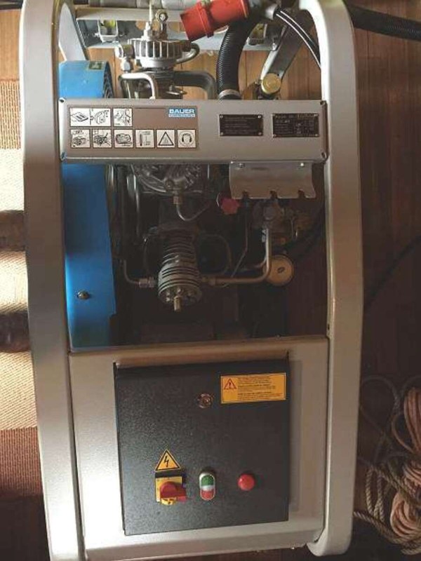 Tauchkompressor Atemluftkompressor Bauer Mariner 200-E 
