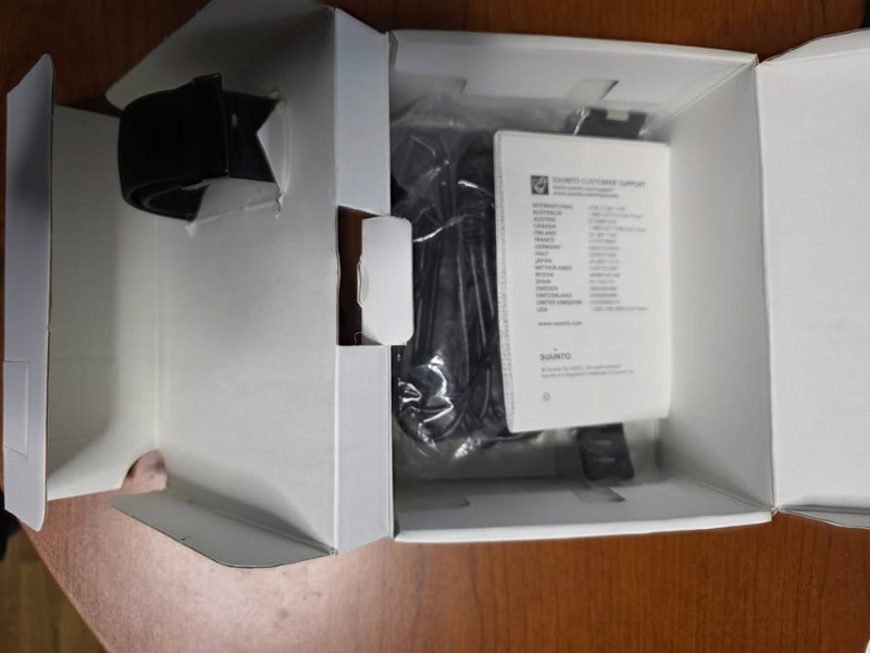 Basic Equipment NIB Suunto D6i Dive Computer