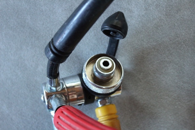 Miscellaneous MB Sub photo lamp with swivel light and support for digital underwater camera body