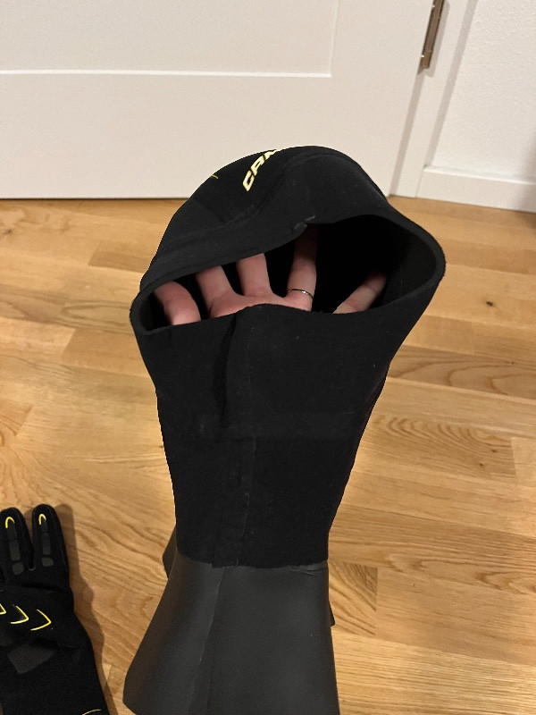 Dive Suit Gloves (L) and hood (M) for diving suit