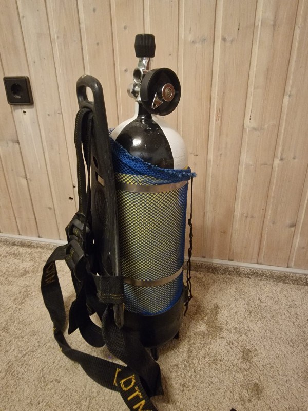 Tauchflasche/Blei Tauchflasche 11.1 (?) l. Alu mit Tragesystem und Reserveschaltung 100€