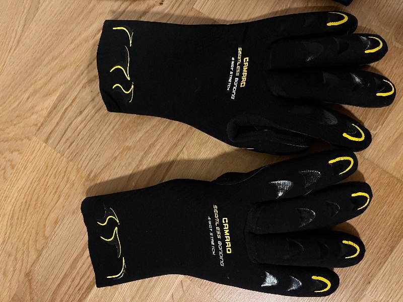 Dive Suit Gloves (L) and hood (M) for diving suit
