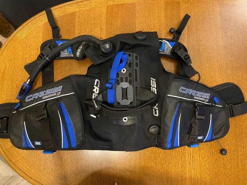 Tauchausrüstung Wet suit and BCD for sale 