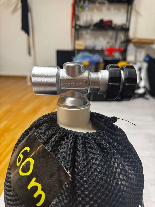 Tanks/Weight CARBONDIVE 300